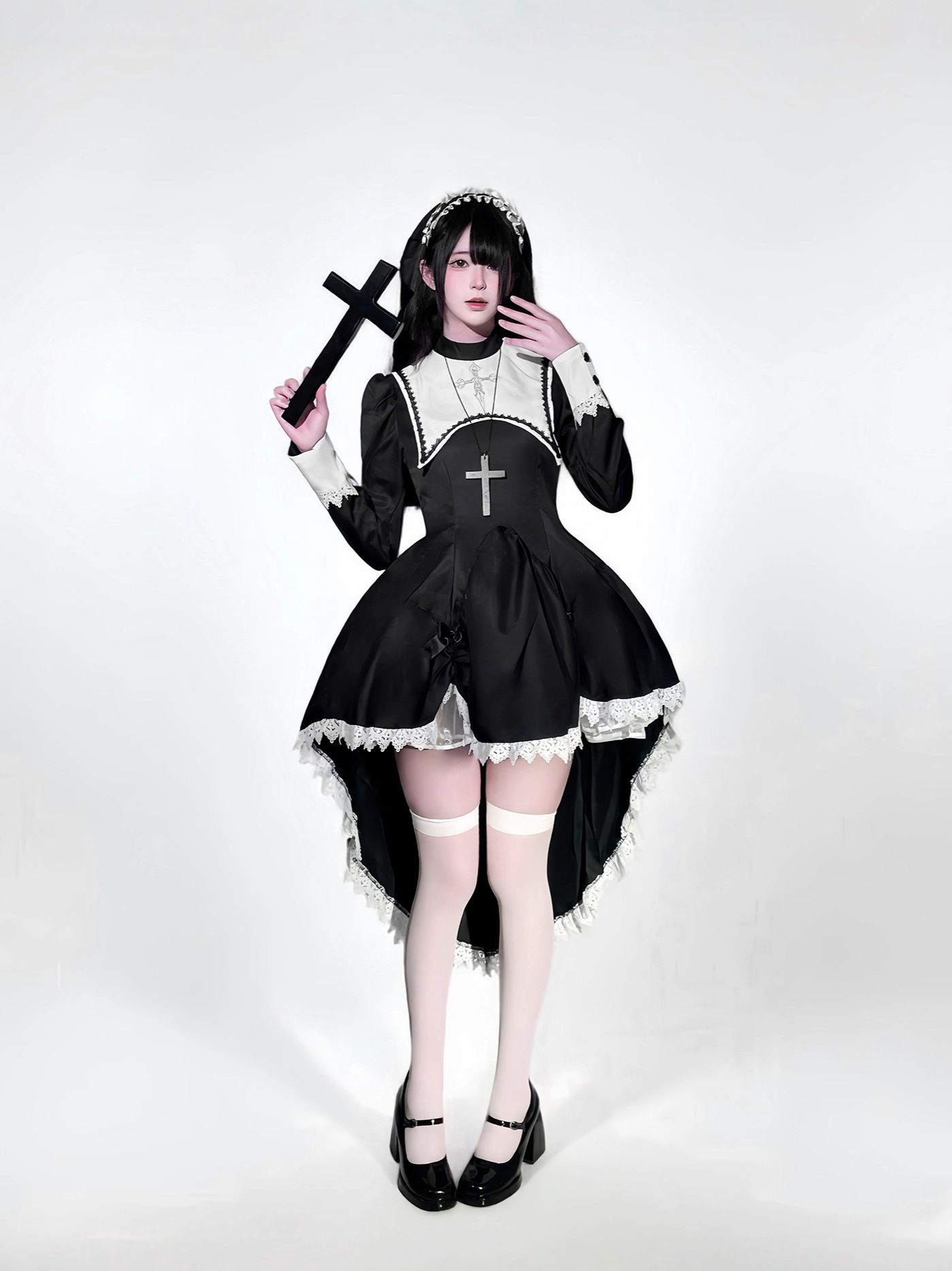 Embroidery Dress - Kostum biarawati Halloween dengan bordir gelap