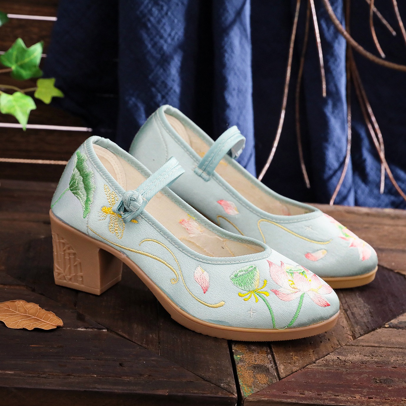 Sepatu Hak Tinggi Persegi Wani - Embroidery Dress ulasan dan harga